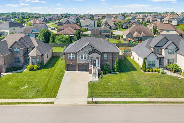 316 Piedmont Pl, Clarksville, TN 37043