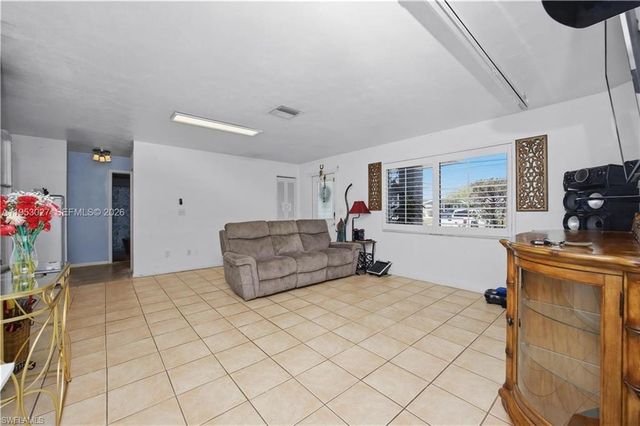 1526 NE 4th TER, Cape Coral, FL 33909
