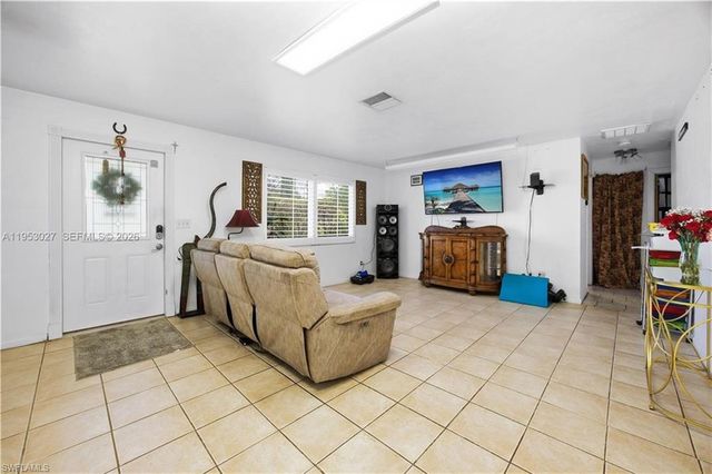 1526 NE 4th TER, Cape Coral, FL 33909