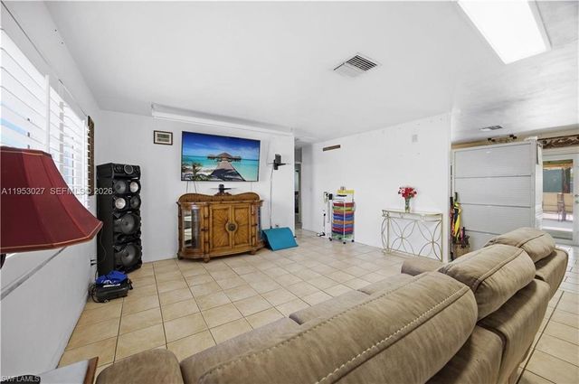 1526 NE 4th TER, Cape Coral, FL 33909