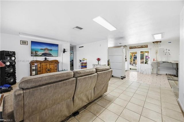 1526 NE 4th TER, Cape Coral, FL 33909