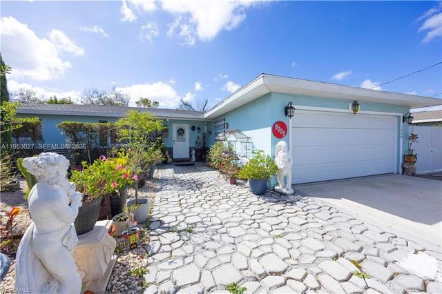 1526 NE 4th TER, Cape Coral, FL 33909