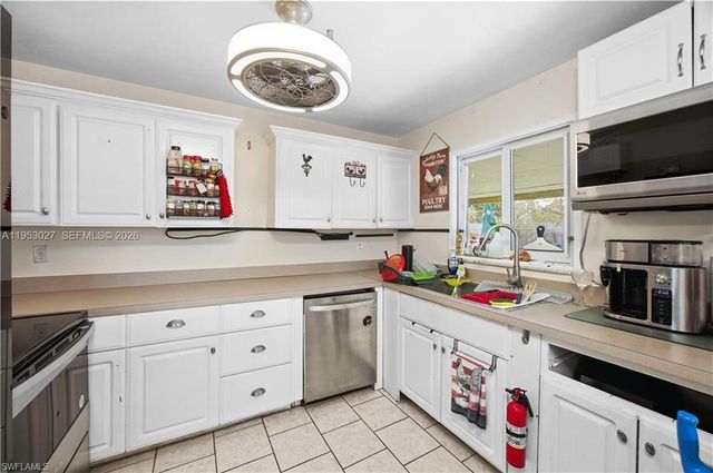 1526 NE 4th TER, Cape Coral, FL 33909