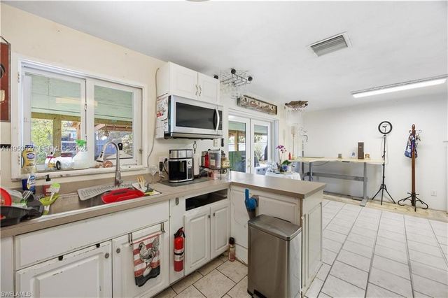 1526 NE 4th TER, Cape Coral, FL 33909