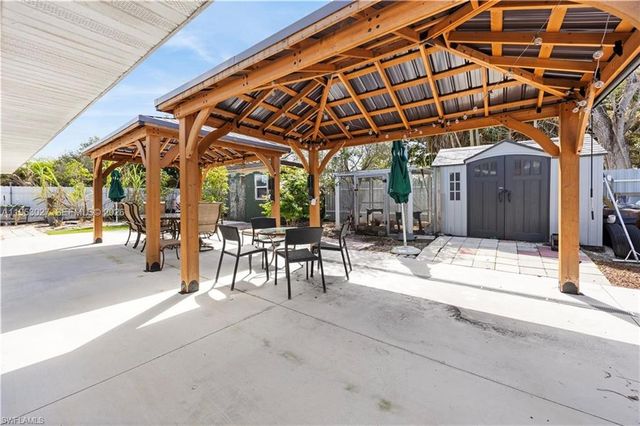 1526 NE 4th TER, Cape Coral, FL 33909