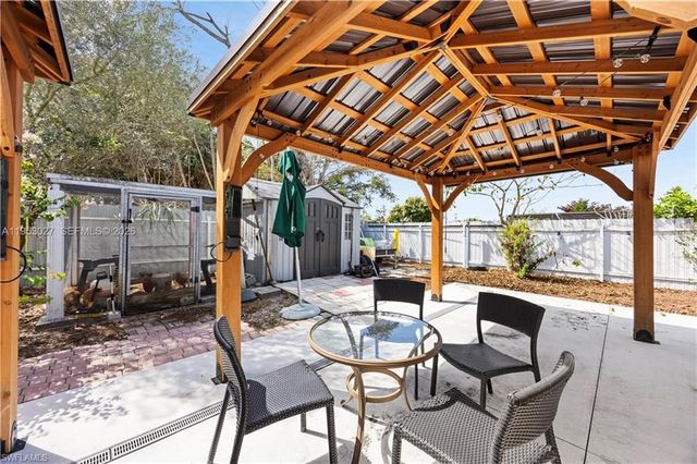 1526 NE 4th TER, Cape Coral, FL 33909