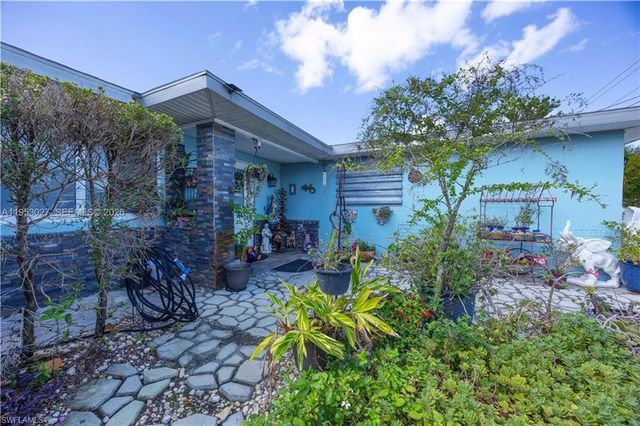 1526 NE 4th TER, Cape Coral, FL 33909