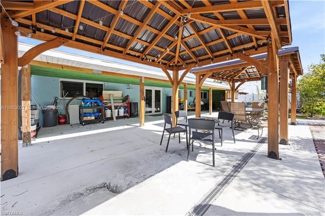 1526 NE 4th TER, Cape Coral, FL 33909