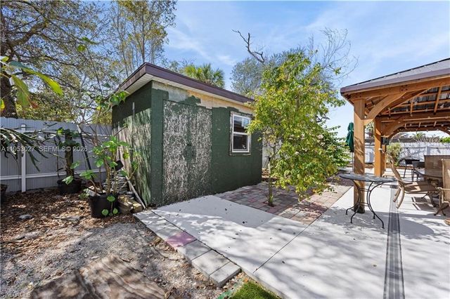 1526 NE 4th TER, Cape Coral, FL 33909