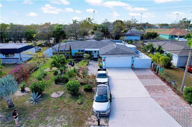 1526 NE 4th TER, Cape Coral, FL 33909
