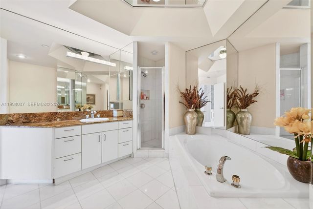 2800 Island Blvd PH02, Aventura, FL 33160