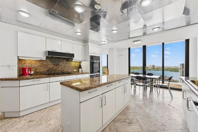 2800 Island Blvd PH02, Aventura, FL 33160