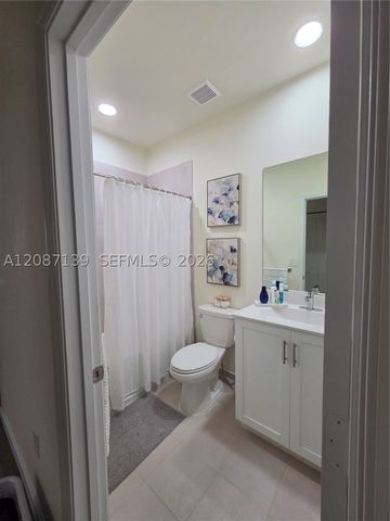 11079 W 32nd Ln, Hialeah, FL 33018