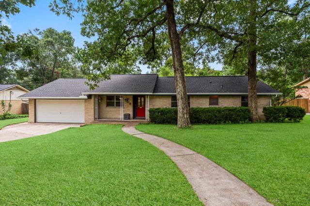 209 Summit Drive, Conroe, TX 77303