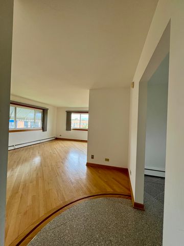 8887 N Grace Avenue 2, Niles, IL 60714