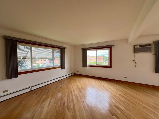 8887 N Grace Avenue 2, Niles, IL 60714