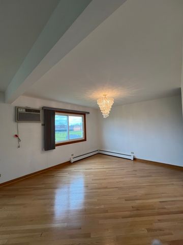 8887 N Grace Avenue 2, Niles, IL 60714