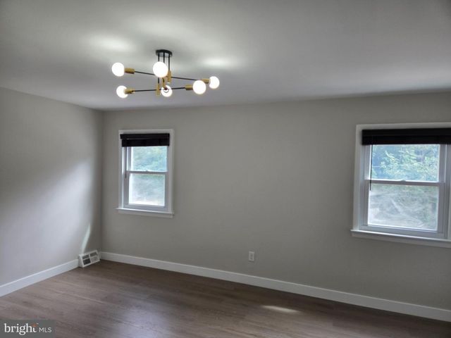 839 W BELLS MILL RD, Philadelphia, PA 19128