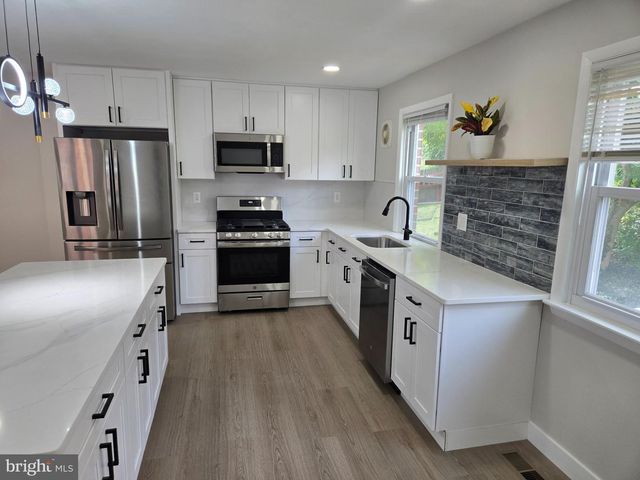 839 W BELLS MILL RD, Philadelphia, PA 19128