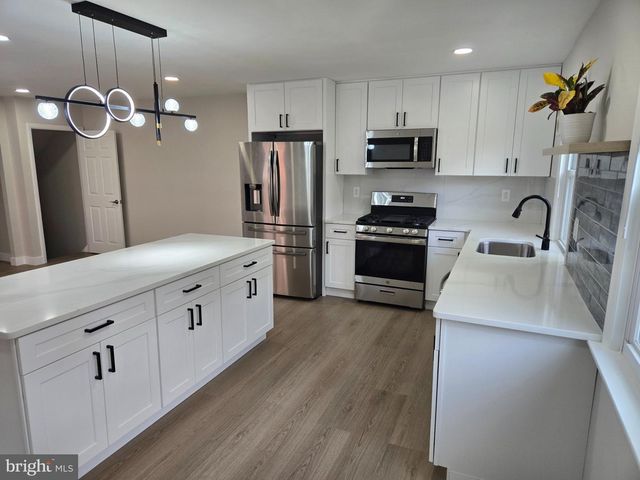 839 W BELLS MILL RD, Philadelphia, PA 19128