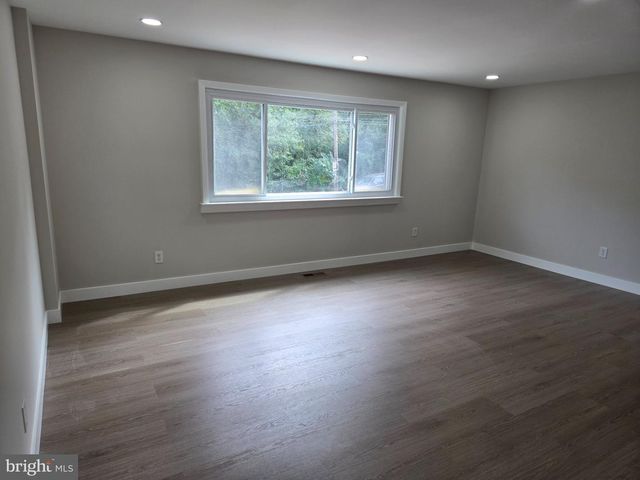 839 W BELLS MILL RD, Philadelphia, PA 19128