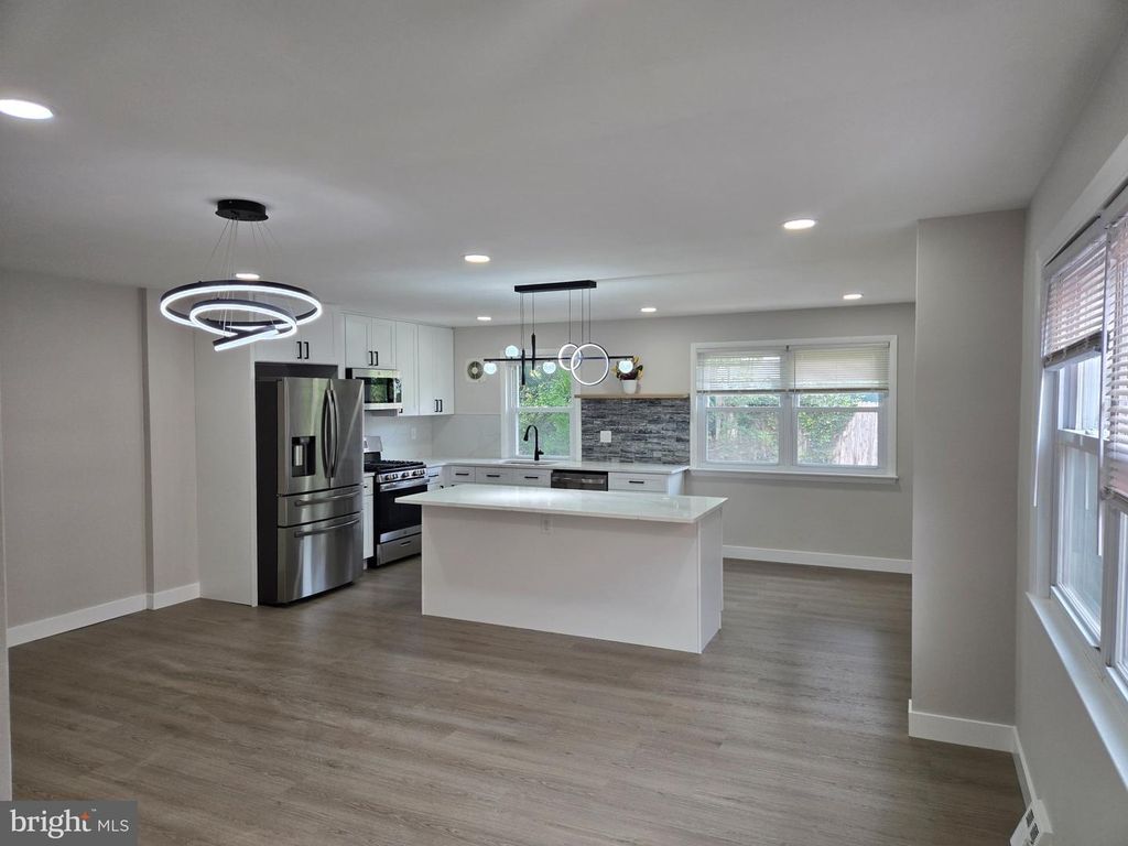 839 W BELLS MILL RD, Philadelphia, PA 19128 — photo 2
