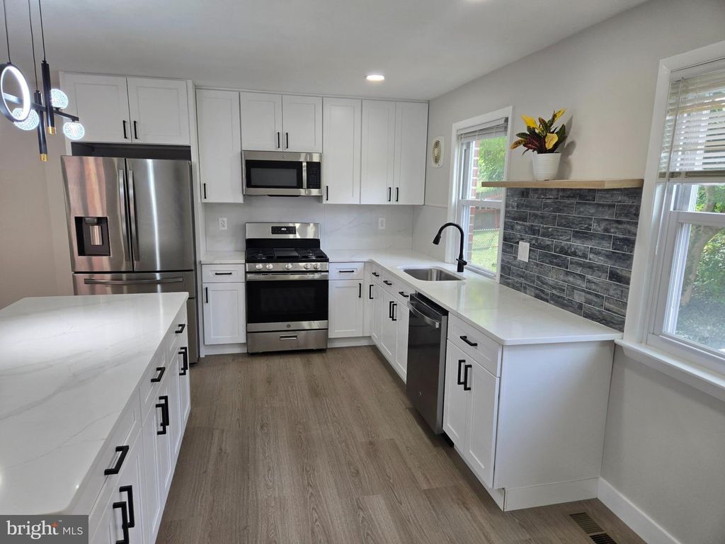 839 W BELLS MILL RD, Philadelphia, PA 19128 — photo 3