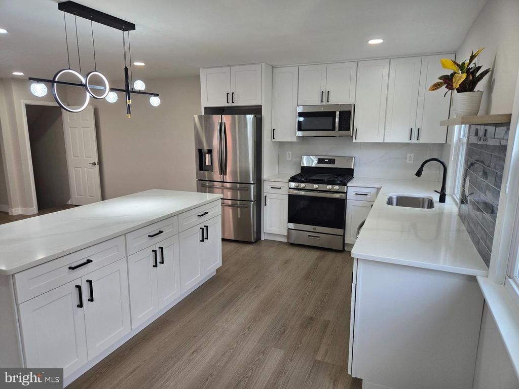 839 W BELLS MILL RD, Philadelphia, PA 19128 — photo 4