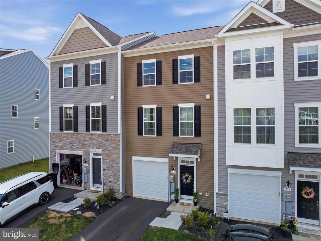 240 HUSKY TRL, Martinsburg, WV 25403