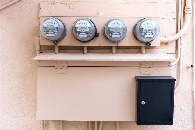 960 S Kingsley, Los Angeles, CA 90006