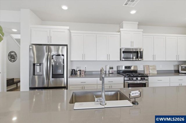 1567 Stasny Av SE, Albany, OR 97322