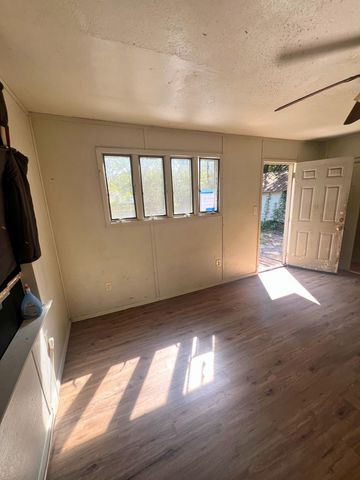 728 Ritchey Street, Gainesville, TX 76240