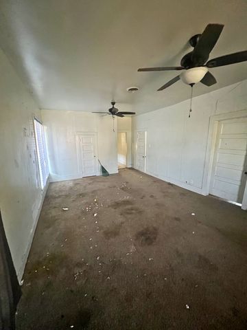 728 Ritchey Street, Gainesville, TX 76240