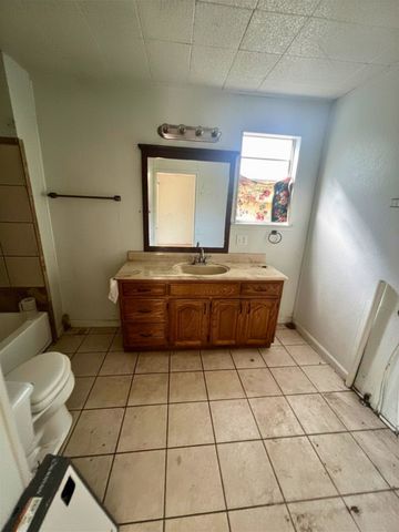 728 Ritchey Street, Gainesville, TX 76240