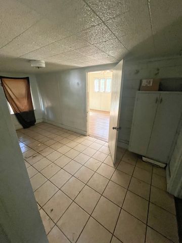 728 Ritchey Street, Gainesville, TX 76240