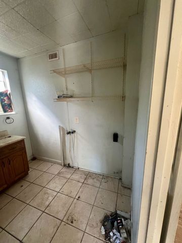 728 Ritchey Street, Gainesville, TX 76240