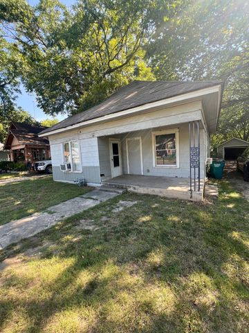 728 Ritchey Street, Gainesville, TX 76240