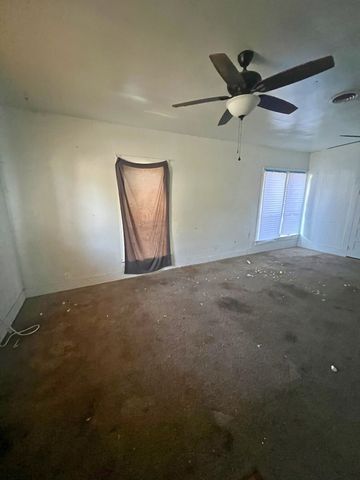 728 Ritchey Street, Gainesville, TX 76240