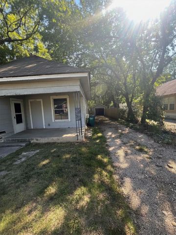 728 Ritchey Street, Gainesville, TX 76240