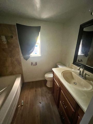 728 Ritchey Street, Gainesville, TX 76240