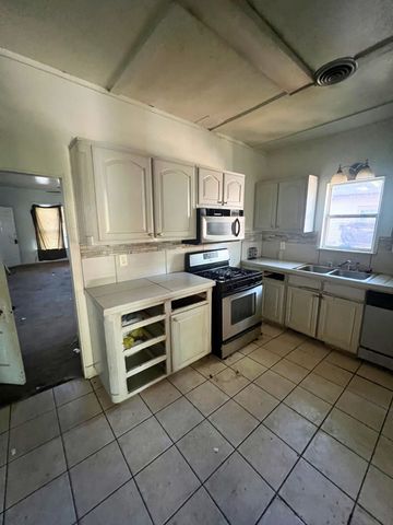 728 Ritchey Street, Gainesville, TX 76240