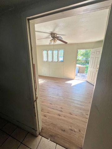 728 Ritchey Street, Gainesville, TX 76240