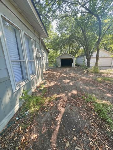 728 Ritchey Street, Gainesville, TX 76240