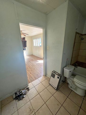 728 Ritchey Street, Gainesville, TX 76240