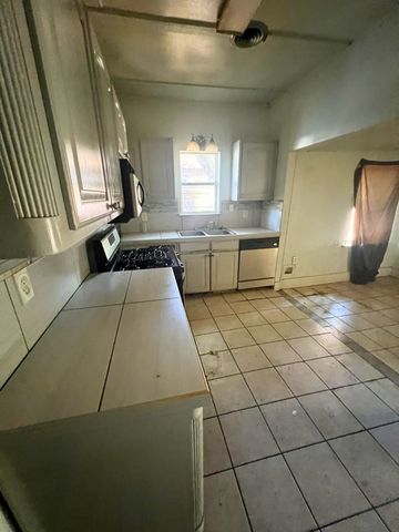 728 Ritchey Street, Gainesville, TX 76240