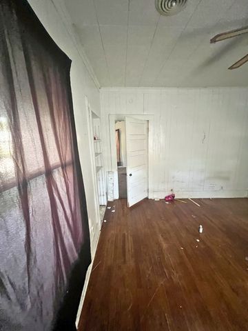 728 Ritchey Street, Gainesville, TX 76240