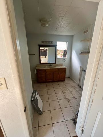 728 Ritchey Street, Gainesville, TX 76240