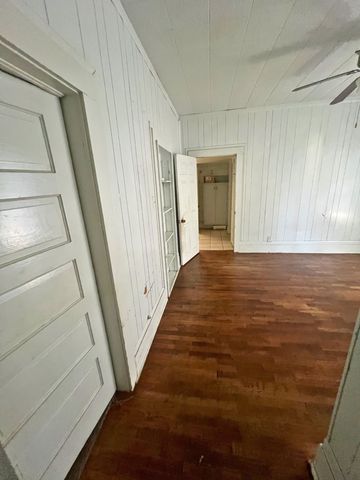728 Ritchey Street, Gainesville, TX 76240