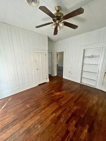 728 Ritchey Street, Gainesville, TX 76240