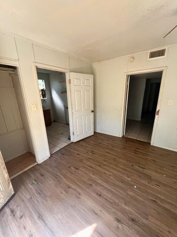728 Ritchey Street, Gainesville, TX 76240